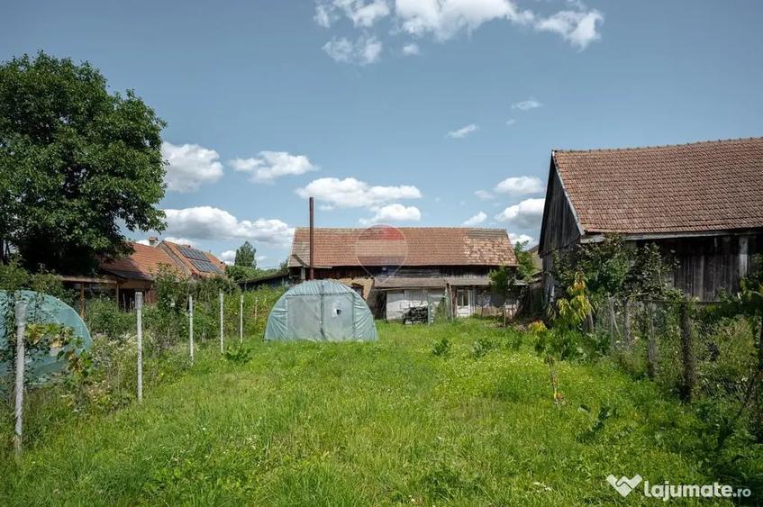 Casă cu 2 camere cu Teren 931 Mp în Șinca