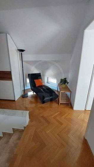 Apartament cu 4 camere semidecomandat în Europa