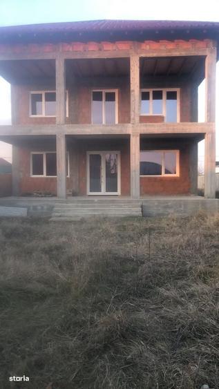 Casă cu 4 camere în Pielești