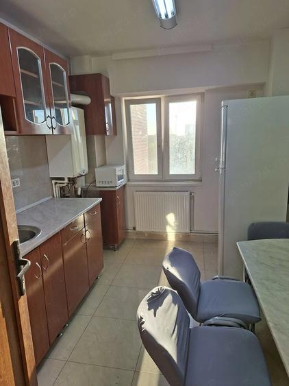 Apartament cu 3 camere decomandat în Intim