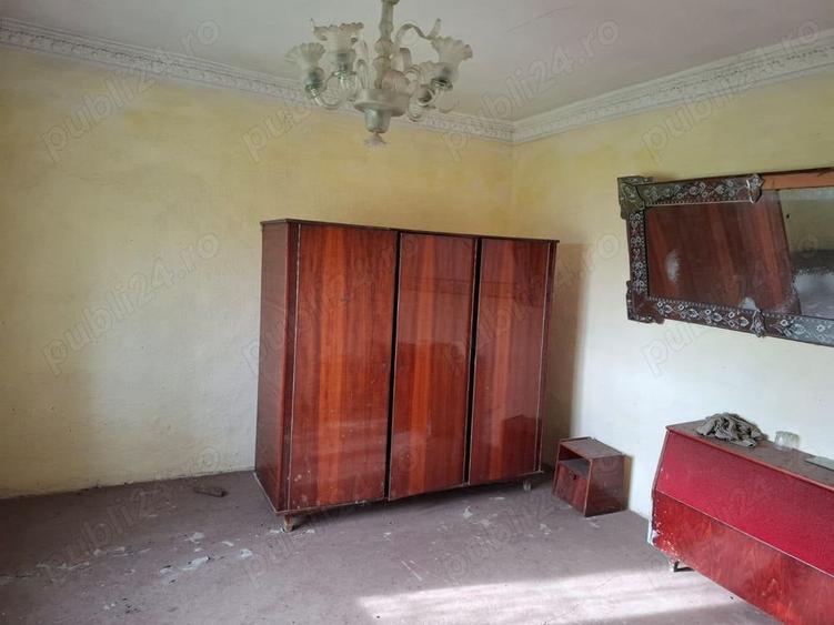 Casă cu 4 camere cu Teren 5000 Mp în Central