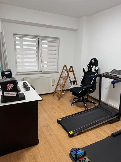 Apartament cu 3 camere decomandat, mobilat în Aradului