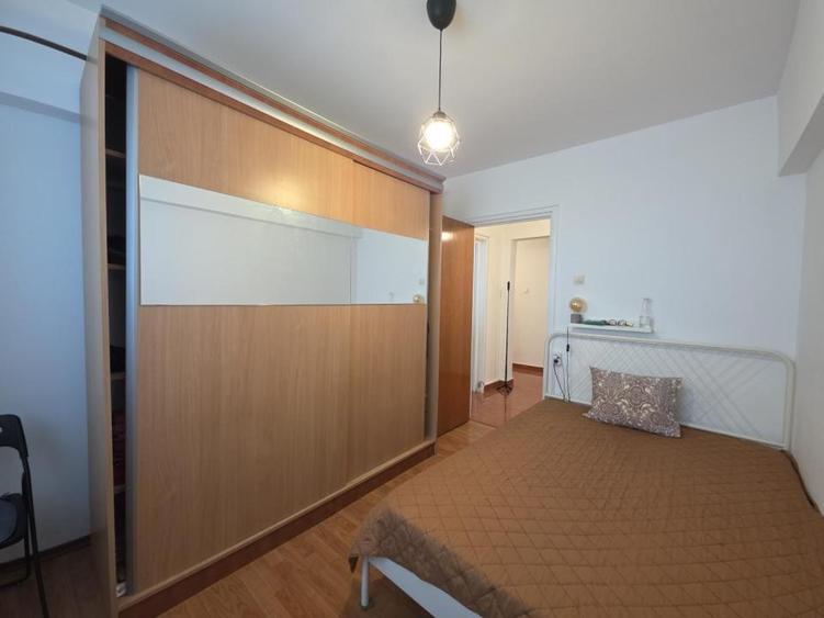 Apartament cu 3 camere în Drumul Taberei