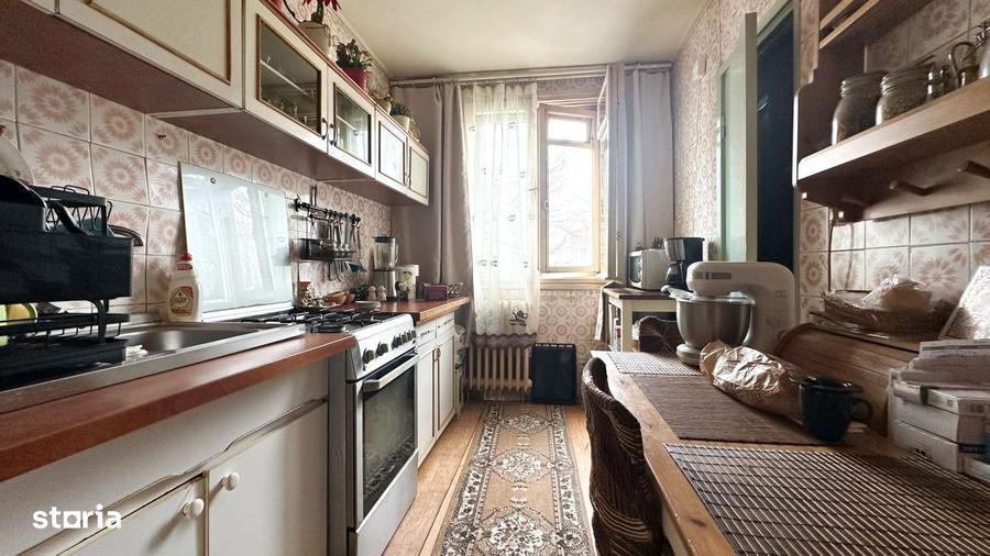 Apartament cu 3 camere decomandat în Giurgiului