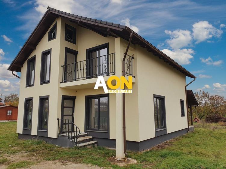 Casă individuală cu 5 camere cu Canalizare în Micești