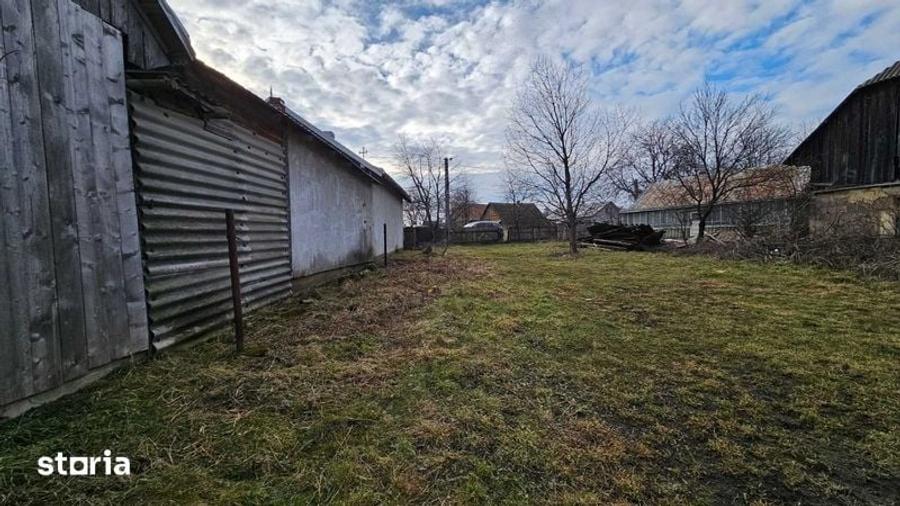 Teren de 3000 mp, în Stroiești