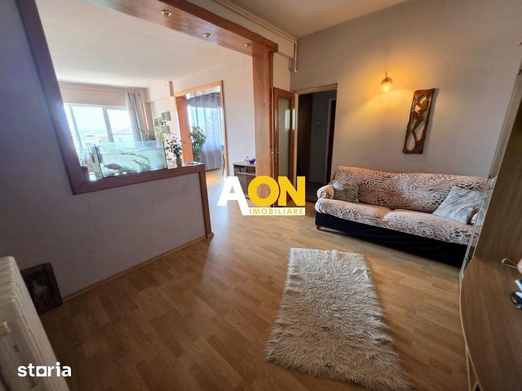 Apartament cu 4 camere decomandat în Cetate
