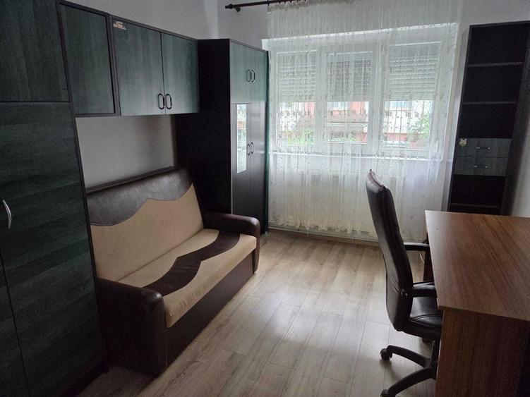 Apartament cu 3 camere decomandat în Spitalul Județean