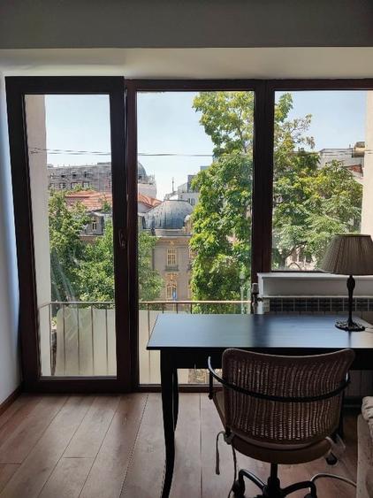 Apartament cu 3 camere semidecomandat, mobilat în Universitate