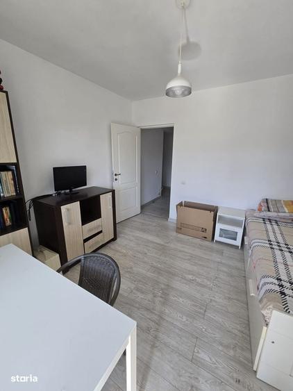Apartament cu 4 camere semidecomandat în Central