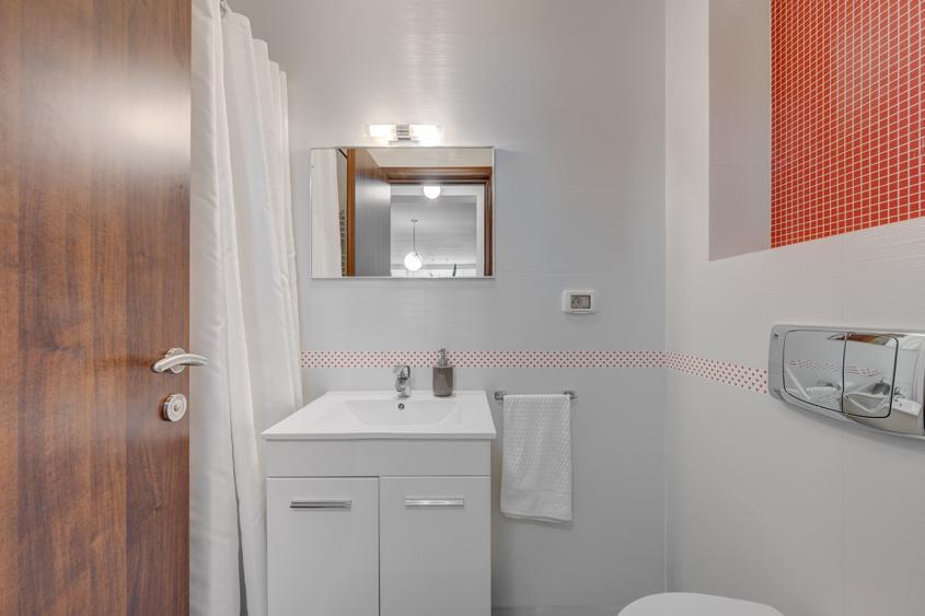 Apartament cu 4 camere decomandat, mobilat în Sisești