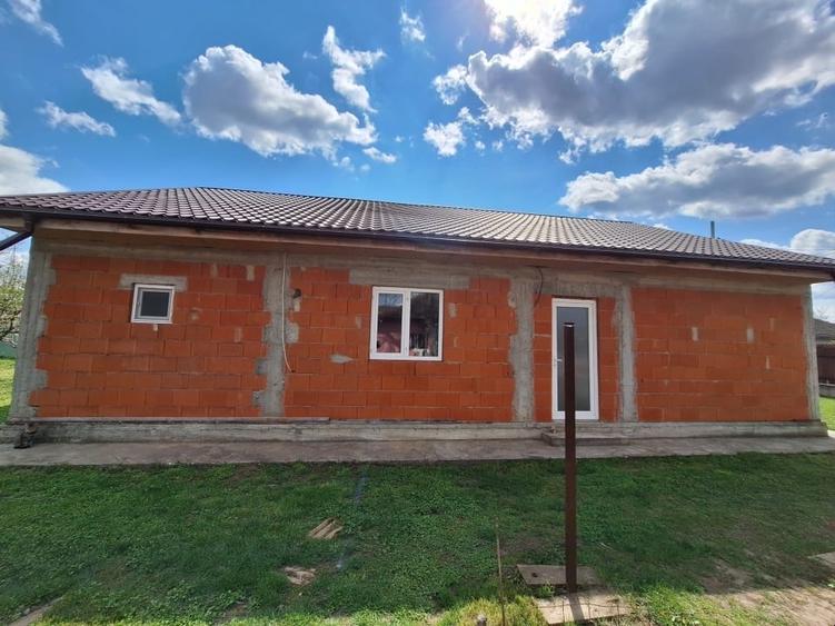 Casă individuală cu 3 camere cu Canalizare în Mihail Kogălniceanu