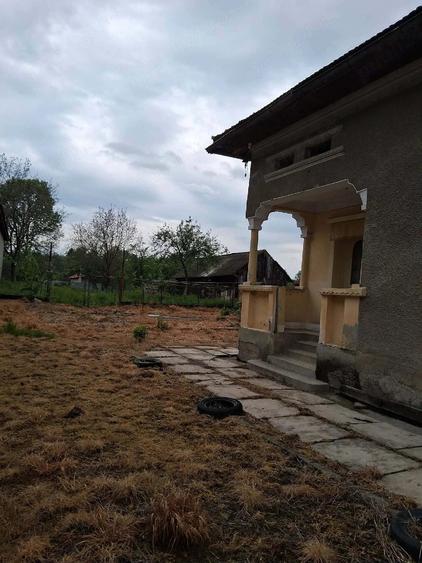 Casă cu Teren 2350 Mp în Lisa