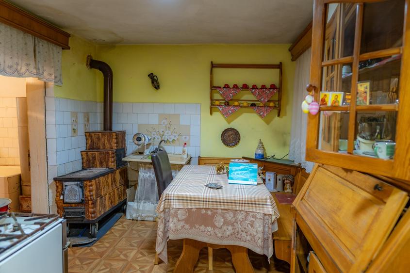 Casă cu 3 camere cu Teren 1018 Mp în Dărmănești