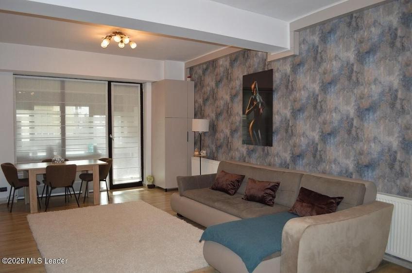 Apartament cu 3 camere decomandat, mobilat în Central