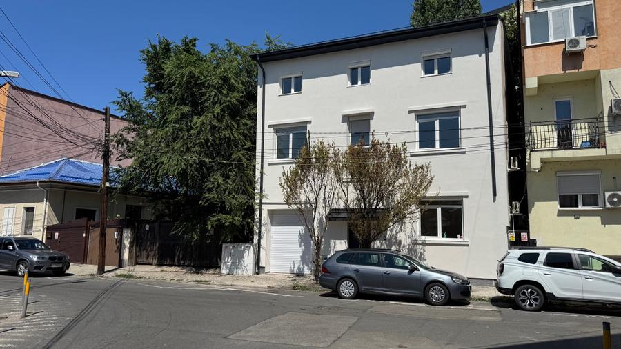 Casă individuală cu 9 camere cu Garaj în Cantemir