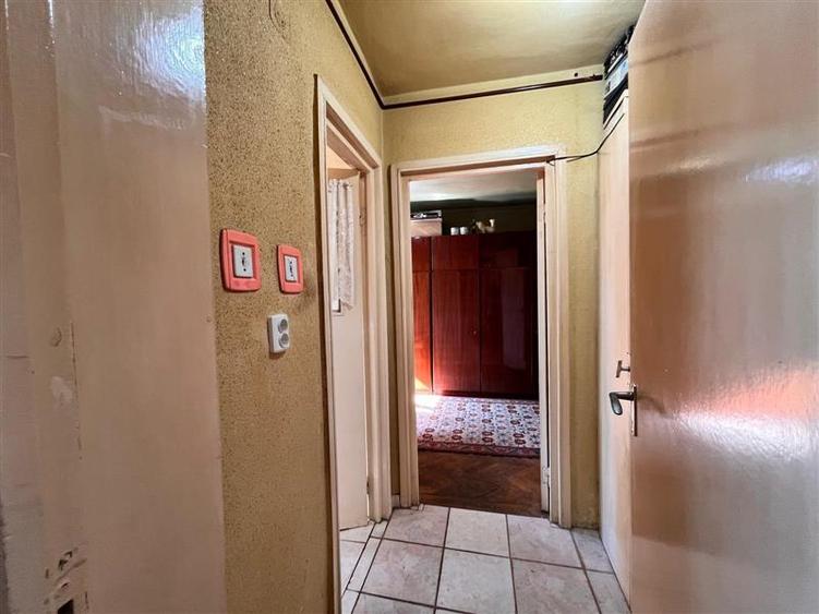 Apartament cu 3 camere nedecomandat în Central
