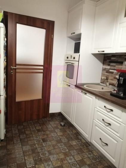 Apartament cu 3 camere semidecomandat în Bragadiru