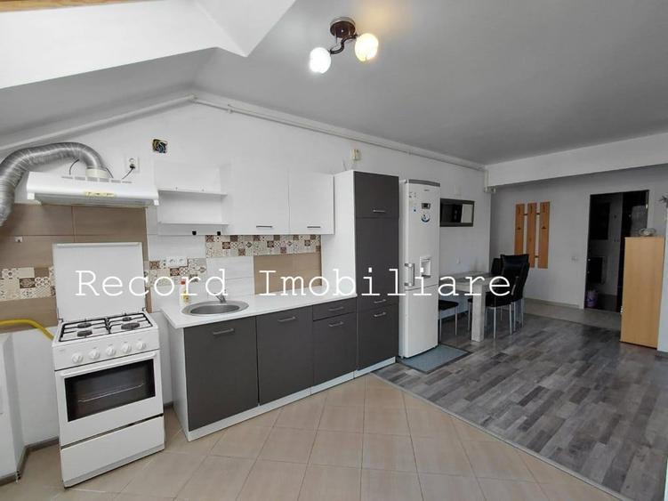 Apartament cu 3 camere semidecomandat în Florești