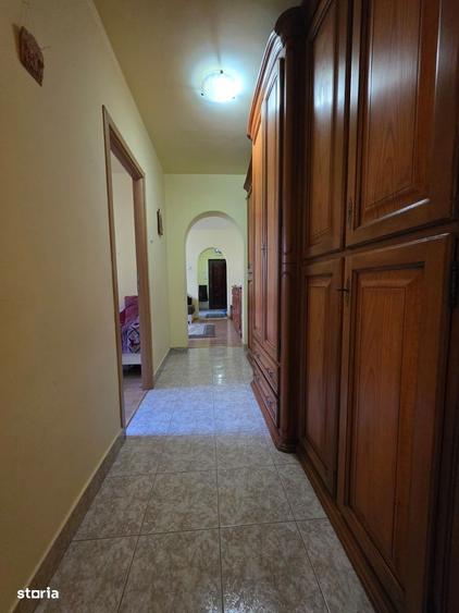 Apartament cu 4 camere semidecomandat în Tătărași