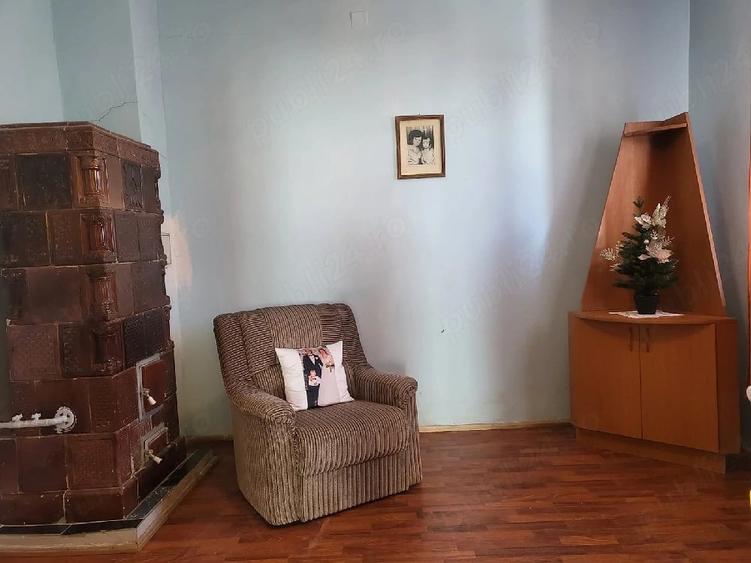 Casă cu 6 camere cu Teren 100 Mp în Central
