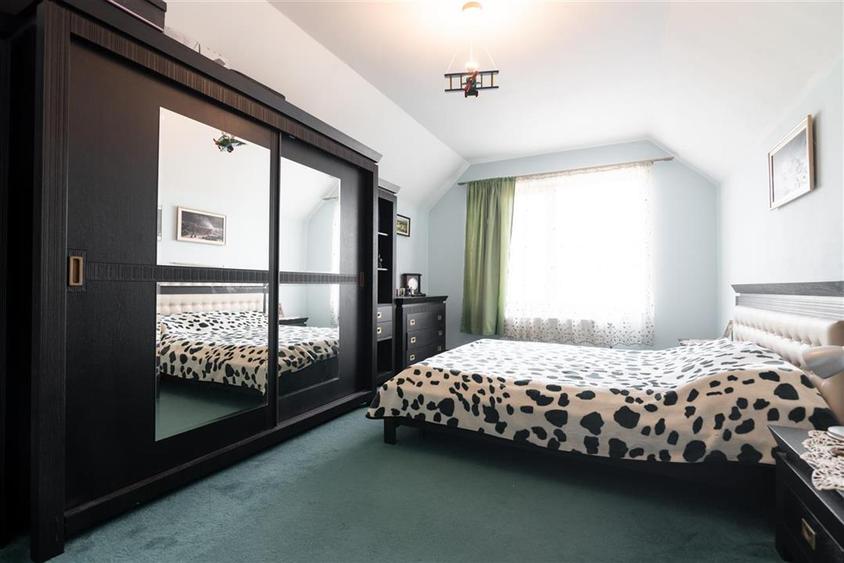 Casă individuală cu 6 camere cu Teren 478 Mp în Iosia