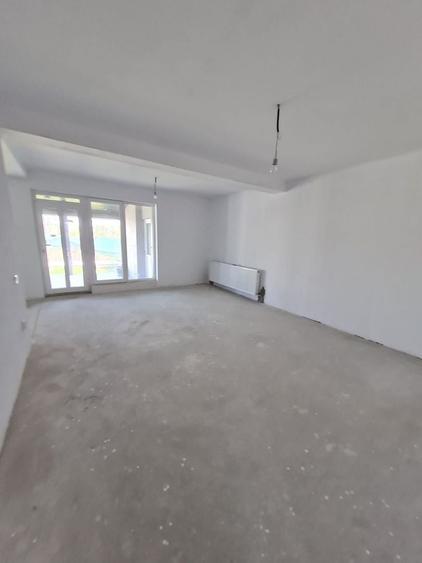 Duplex cu 4 camere cu Canalizare în Parța