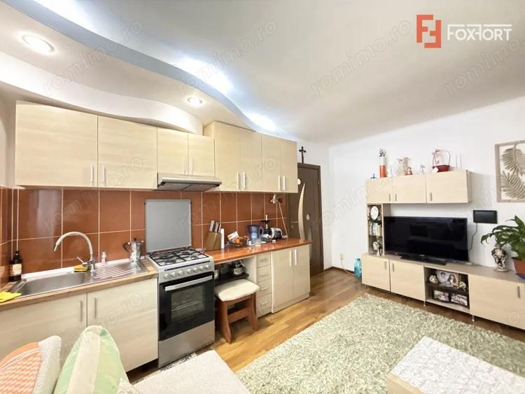 Apartament cu 2 camere semidecomandat, mobilat în Ronaț