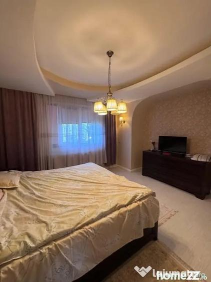 Casă cu 7 camere cu Teren 2500 Mp în Siret