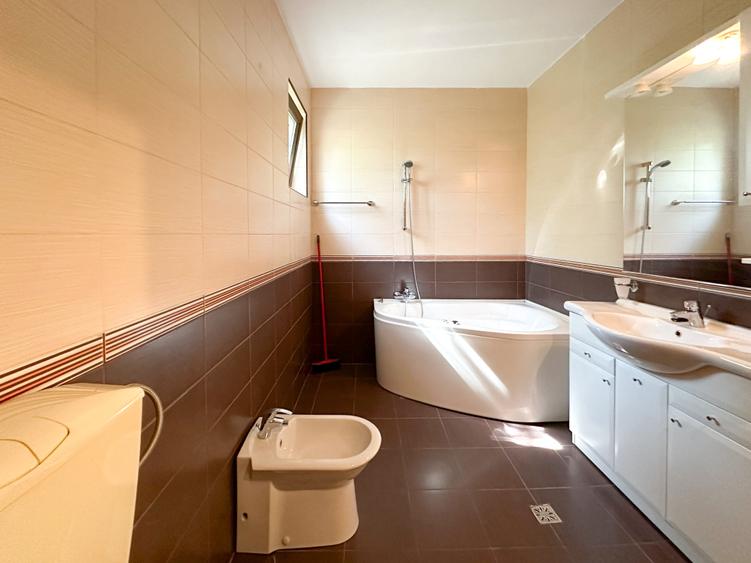 Duplex cu 4 camere cu Teren 124 Mp în Aviației