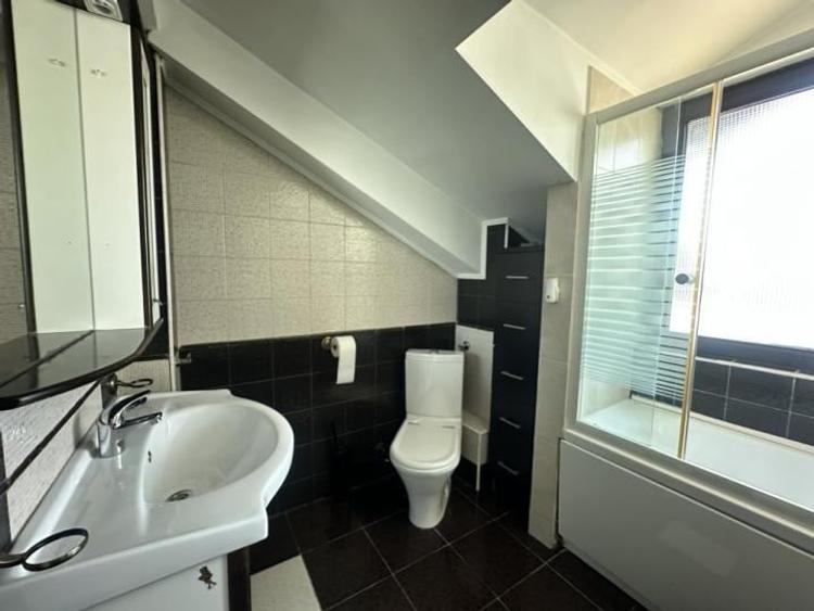 Casă individuală cu 7 camere cu Canalizare în Pipera