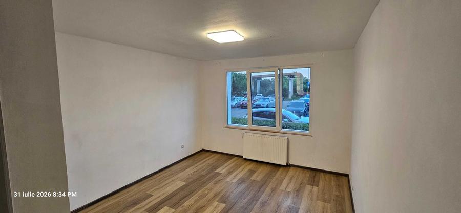 Apartament cu 3 camere decomandat în Craiter
