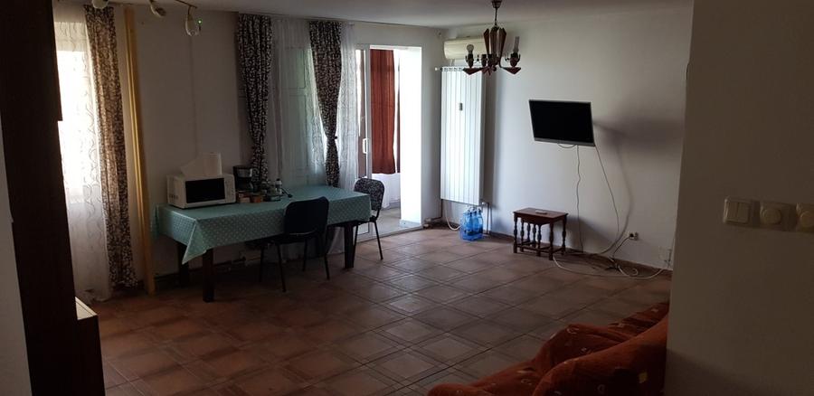 Apartament cu 3 camere semidecomandat, mobilat în Vatra Luminoasă