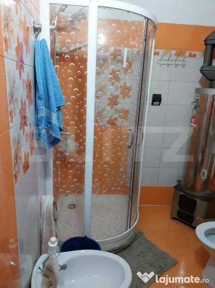 Casă cu 7 camere cu Teren 1000 Mp în Central
