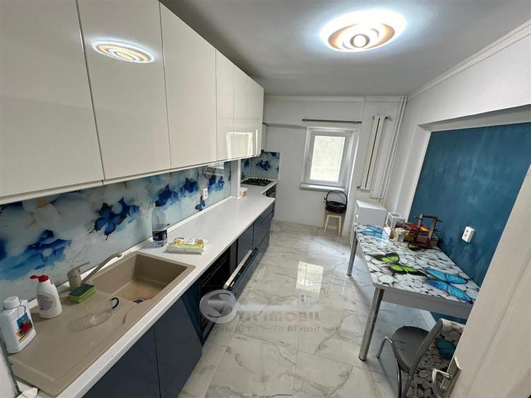 Apartament cu 3 camere decomandat în Dacia