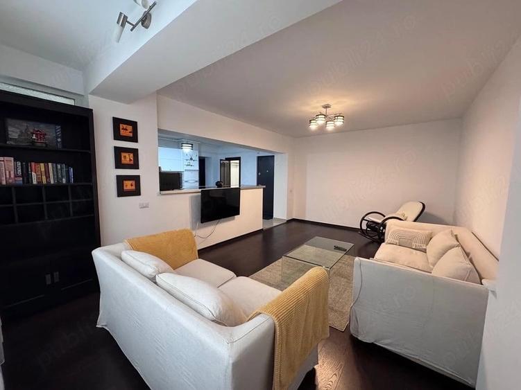 Apartament cu 3 camere decomandat în Parc Zăvoi