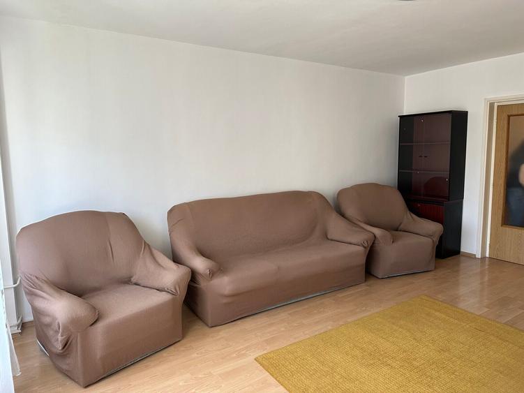 Apartament cu 3 camere decomandat, mobilat în Decebal