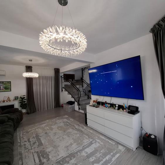 Casă cu 4 camere cu Garaj în Sud