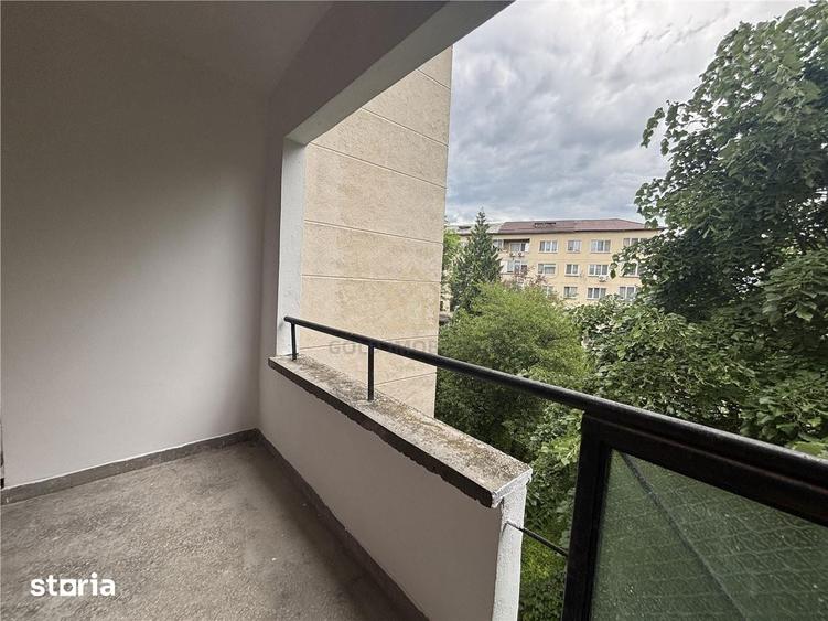 Apartament cu 3 camere în Săsar