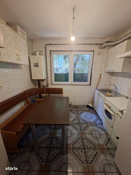 Apartament cu 2 camere semidecomandat, mobilat în Rovine