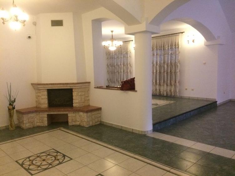 Casă individuală cu 9 camere cu Piscina în Băneasa