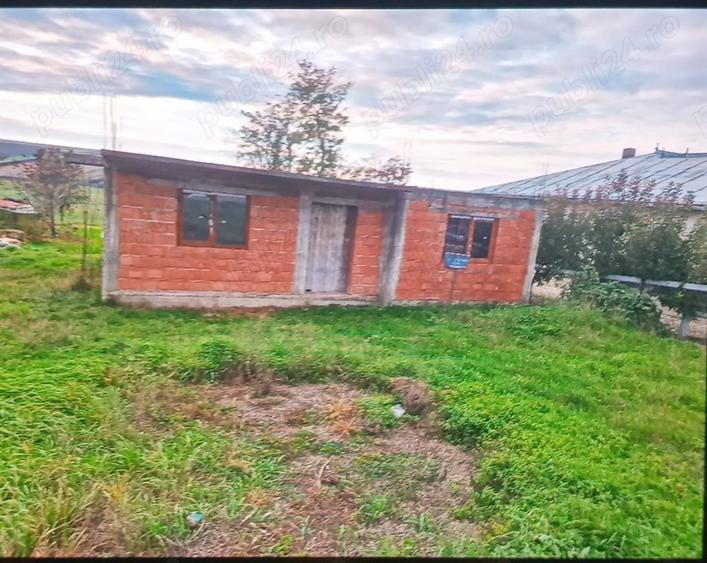 Casă cu 5 camere cu Teren 2027 Mp în Săveni