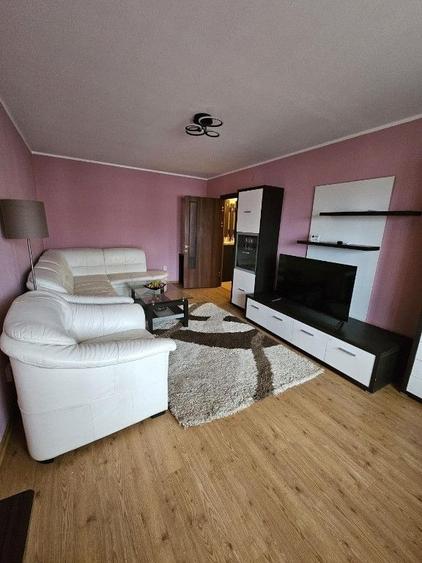 Apartament cu 2 camere decomandat, mobilat în Piața Centrală