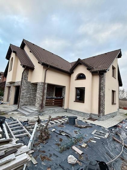 Casă cu 4 camere în Corbeanca