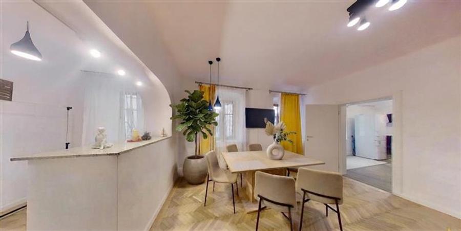 Apartament cu 3 camere decomandat în Centrul Istoric