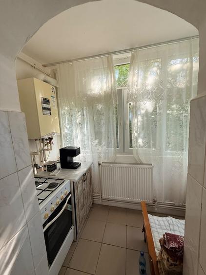 Apartament 2 camere etaj 1 zona Bazar Orizont pret fix - 5