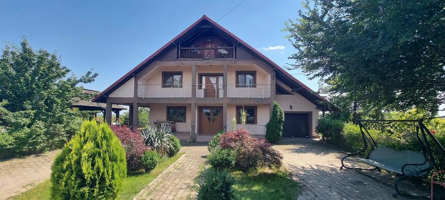 Casă individuală cu 7 camere cu Garaj în Căteasca