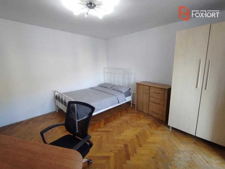 Apartament cu 3 camere decomandat, mobilat în Girocului