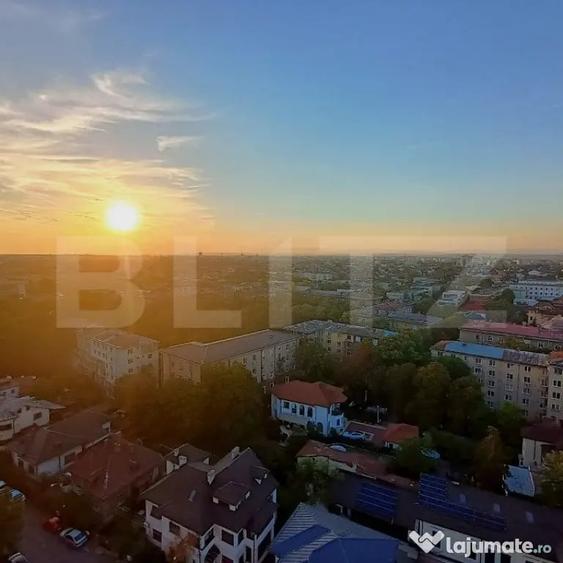 Apartament cu 4 camere decomandat în Central