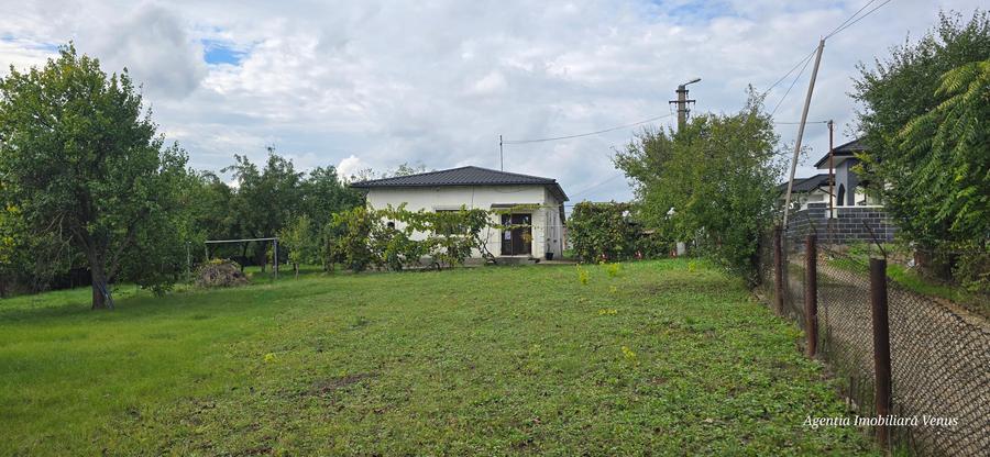 Casă individuală cu 3 camere cu Teren 1200 Mp în Central